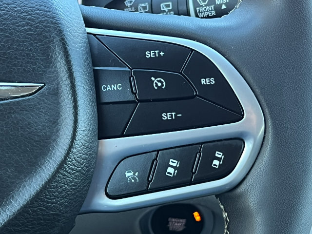 Used 2024 Chrysler Pacifica Touring-L FWD image 22