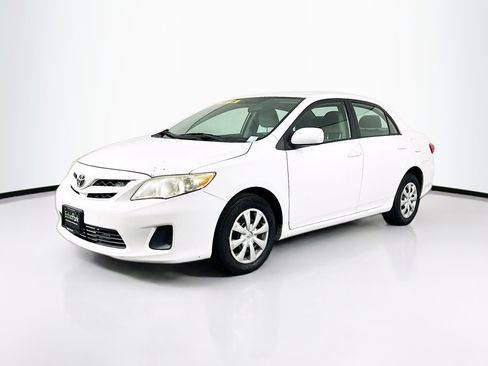 Used 2011 Toyota Corolla LE image 3
