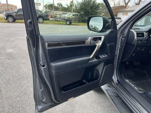 Used 2015 Lexus GX 460 image 10
