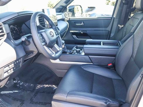 Used 2025 Toyota Tundra Limited AWD/4WD image 19