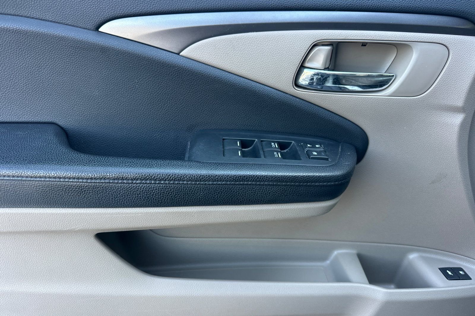 Used 2016 Honda Pilot EX-L image 11