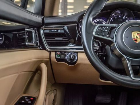 Used 2018 Porsche Panamera 4 image 27