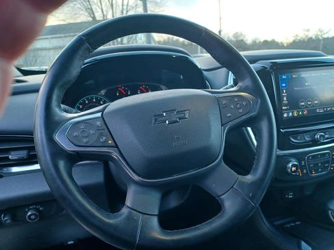 Used 2023 Chevrolet Traverse RS image 9