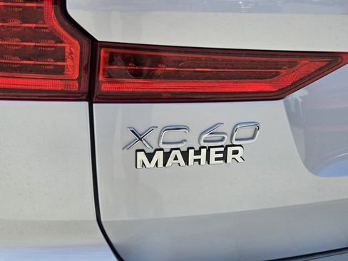 Used 2019 Volvo XC60 T5 Momentum w/ Multimedia Package AWD/4WD image 13