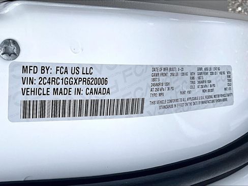 Used 2023 Chrysler Pacifica Limited FWD image 33