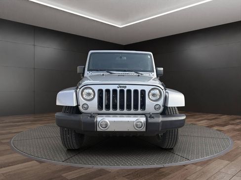 Used 2018 Jeep Wrangler Unlimited Sahara w/ Connectivity Group AWD/4WD image 3