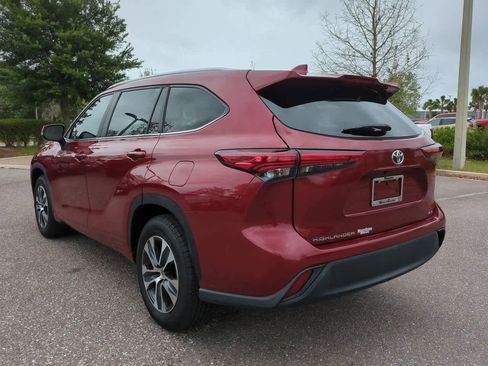 Used 2023 Toyota Highlander XLE image 4