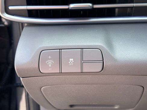 Used 2025 Hyundai Elantra SEL FWD image 24