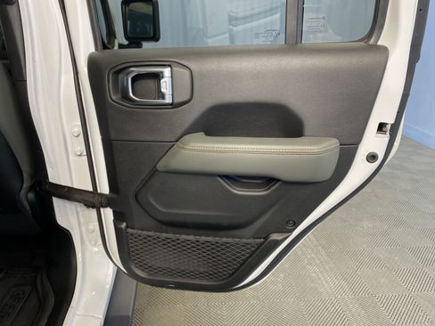 Certified 2025 Jeep Gladiator Mojave image 42