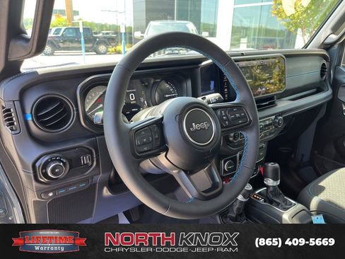 Used 2025 Jeep Wrangler Unlimited Rubicon 4xe w/ Safety Group AWD/4WD image 6