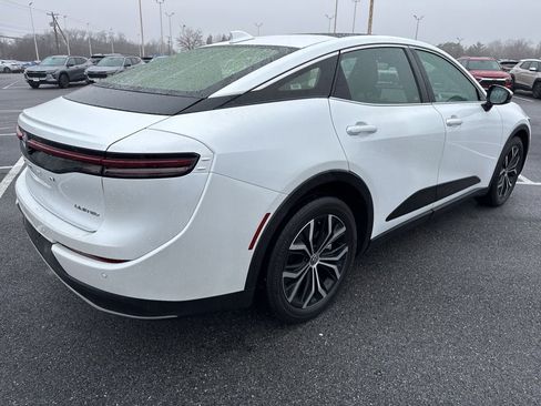 Used 2024 Toyota Crown Limited image 3