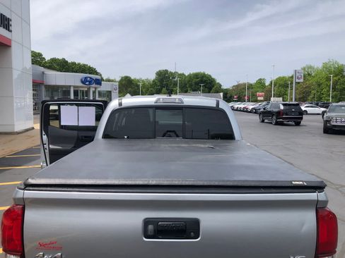 Used 2022 Toyota Tacoma SR AWD/4WD image 25