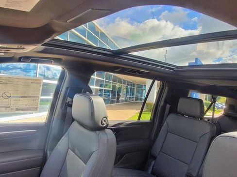 New 2025 Chevrolet Suburban LT w/ Comfort Package image 10