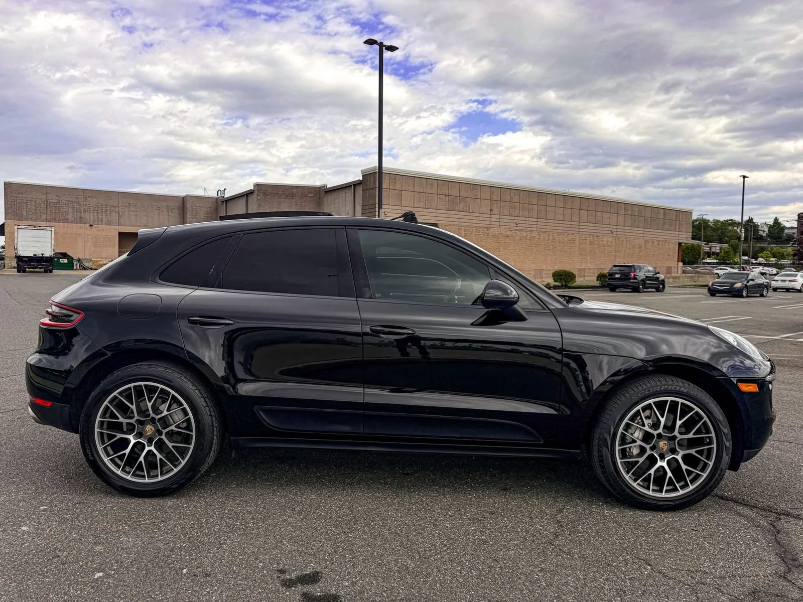 Used 2017 Porsche Macan S AWD/4WD image 8