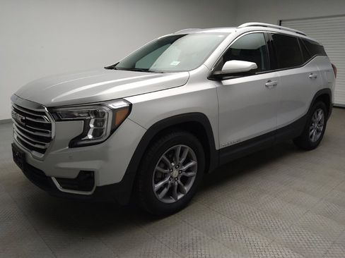 Used 2022 GMC Terrain SLT w/ Infotainment Package II AWD/4WD image 2