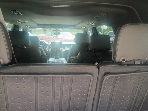 Used 2023 Chevrolet Suburban Premier AWD/4WD image 25