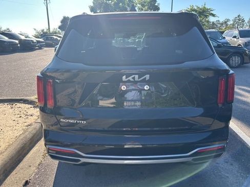 Certified 2023 Kia Sorento SX FWD image 5