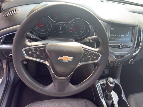 Certified 2018 Chevrolet Cruze LT w/ Convenience Package FWD image 16