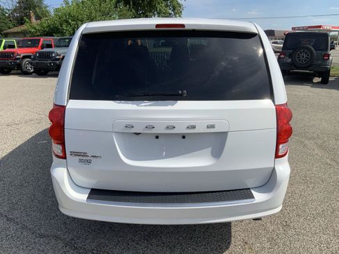 Used 2019 Dodge Grand Caravan SE w/ UConnect Hands-Free Group FWD image 8