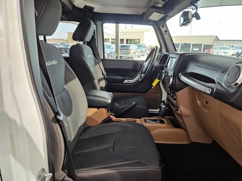 Used 2018 Jeep Wrangler Unlimited Sahara w/ Connectivity Group AWD/4WD image 19