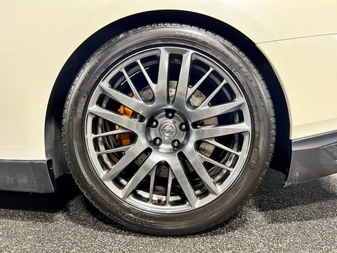 Used 2017 Nissan GT-R Premium image 28