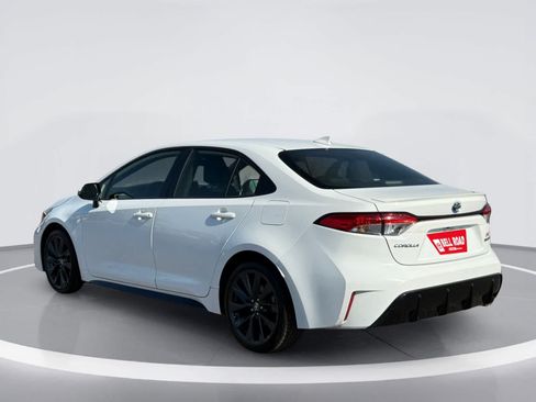 Used 2023 Toyota Corolla SE w/ SE Package FWD image 4