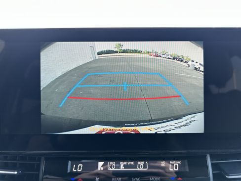Used 2025 Toyota Sienna XLE FWD image 32