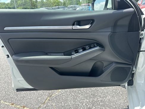 Used 2023 Nissan Altima 2.5 SV image 23