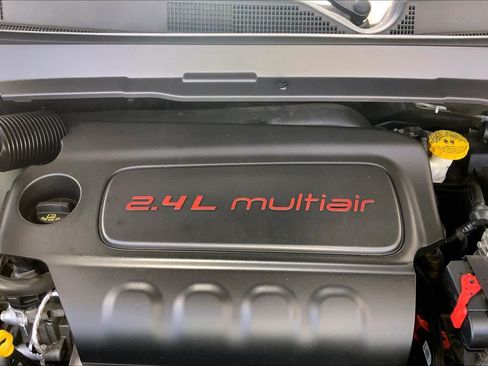 Used 2022 Jeep Compass Latitude FWD image 32