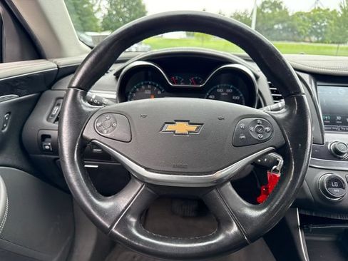 Used 2017 Chevrolet Impala LT FWD image 22