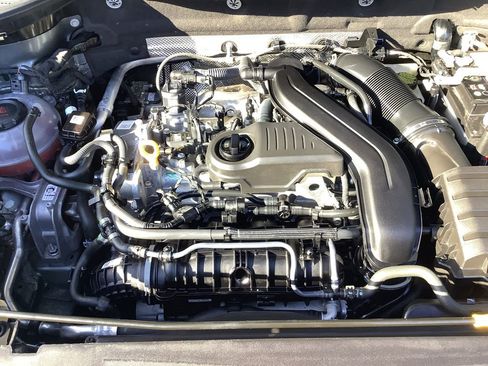 Used 2024 Volkswagen Taos SE image 9