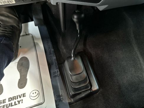 Used 2011 Ford F250 XLT w/ Snow Plow Prep Pkg image 26