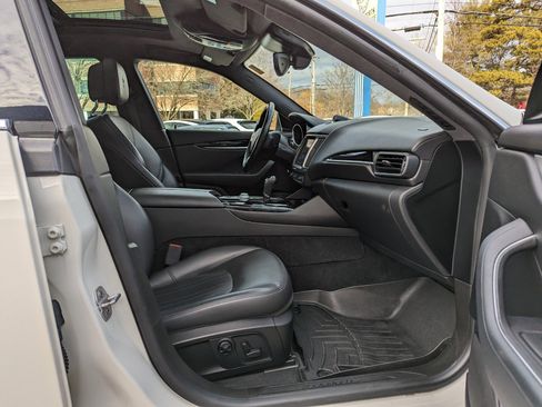 Used 2018 Maserati Levante image 29