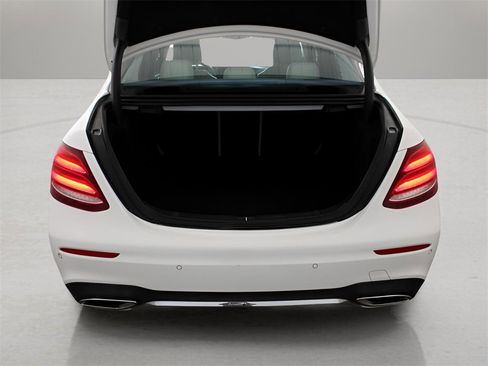 Used 2017 Mercedes-Benz E 300 4MATIC image 22