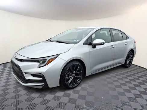 Used 2024 Toyota Corolla SE FWD image 3