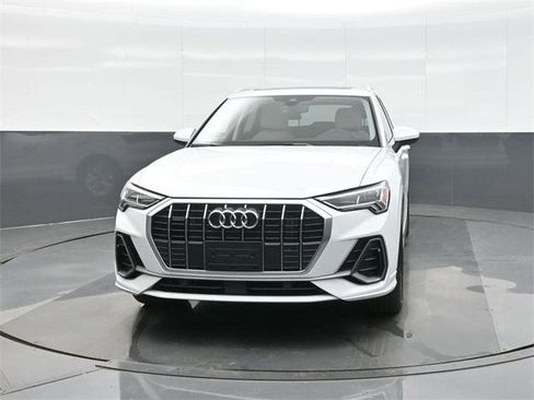 Certified 2025 Audi Q3 2.0T Premium w/ Convenience Package image 2