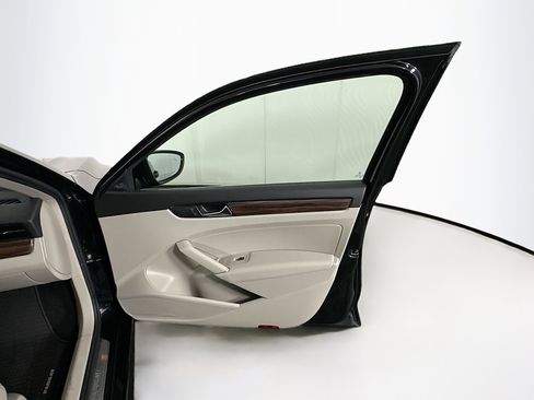 Used 2020 Volkswagen Passat 2.0T SEL image 30