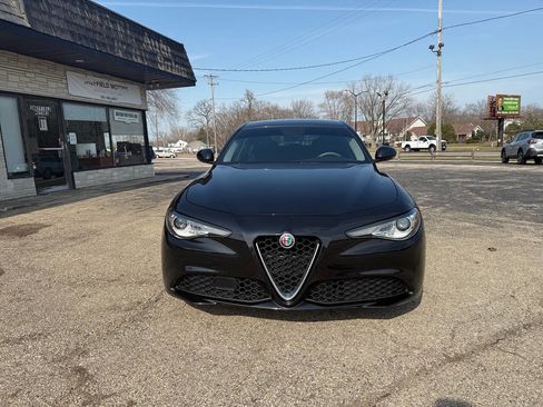 Used 2019 Alfa Romeo Giulia image 2