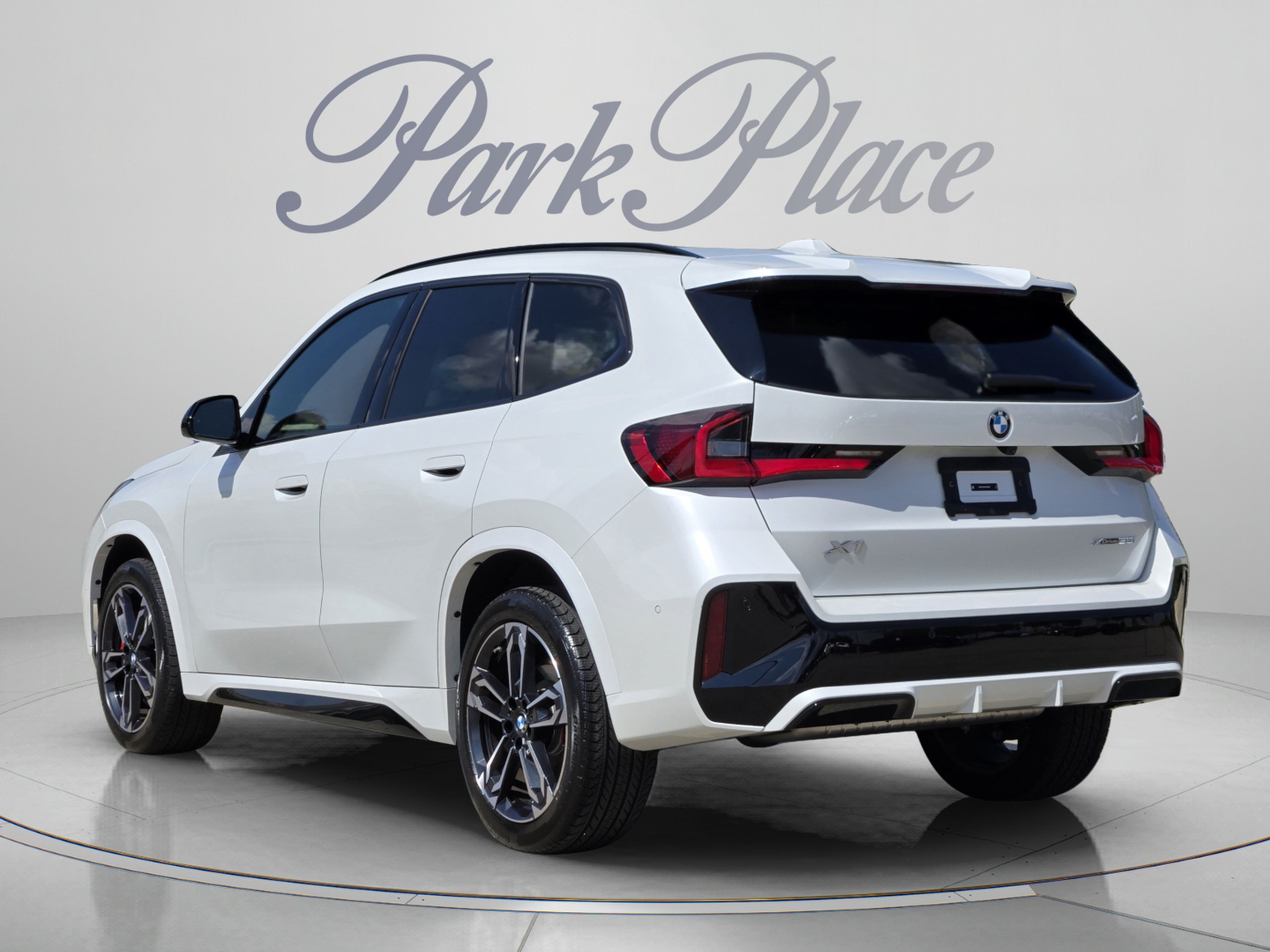 Used 2025 BMW X1 xDrive28i w/ Premium Package AWD/4WD image 3