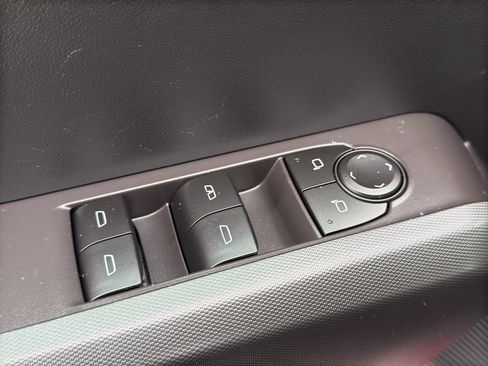 Used 2023 Chevrolet Colorado Trail Boss w/ Technology Package image 12