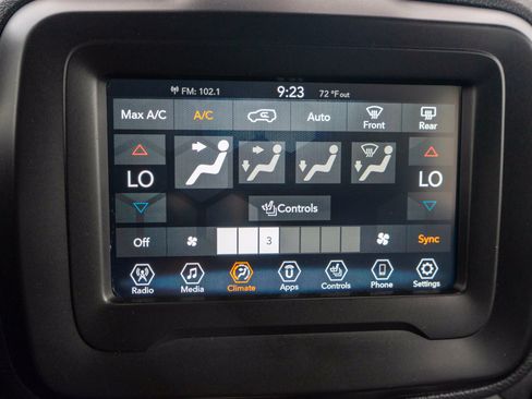 Used 2019 Jeep Renegade Trailhawk AWD/4WD image 17