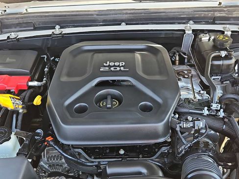 Used 2022 Jeep Wrangler Unlimited Rubicon w/ LED Lighting Group AWD/4WD image 13