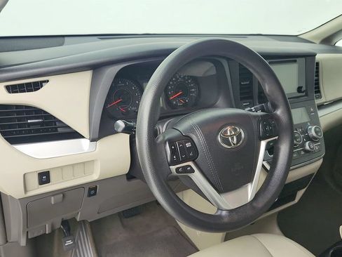 Used 2017 Toyota Sienna LE FWD image 9