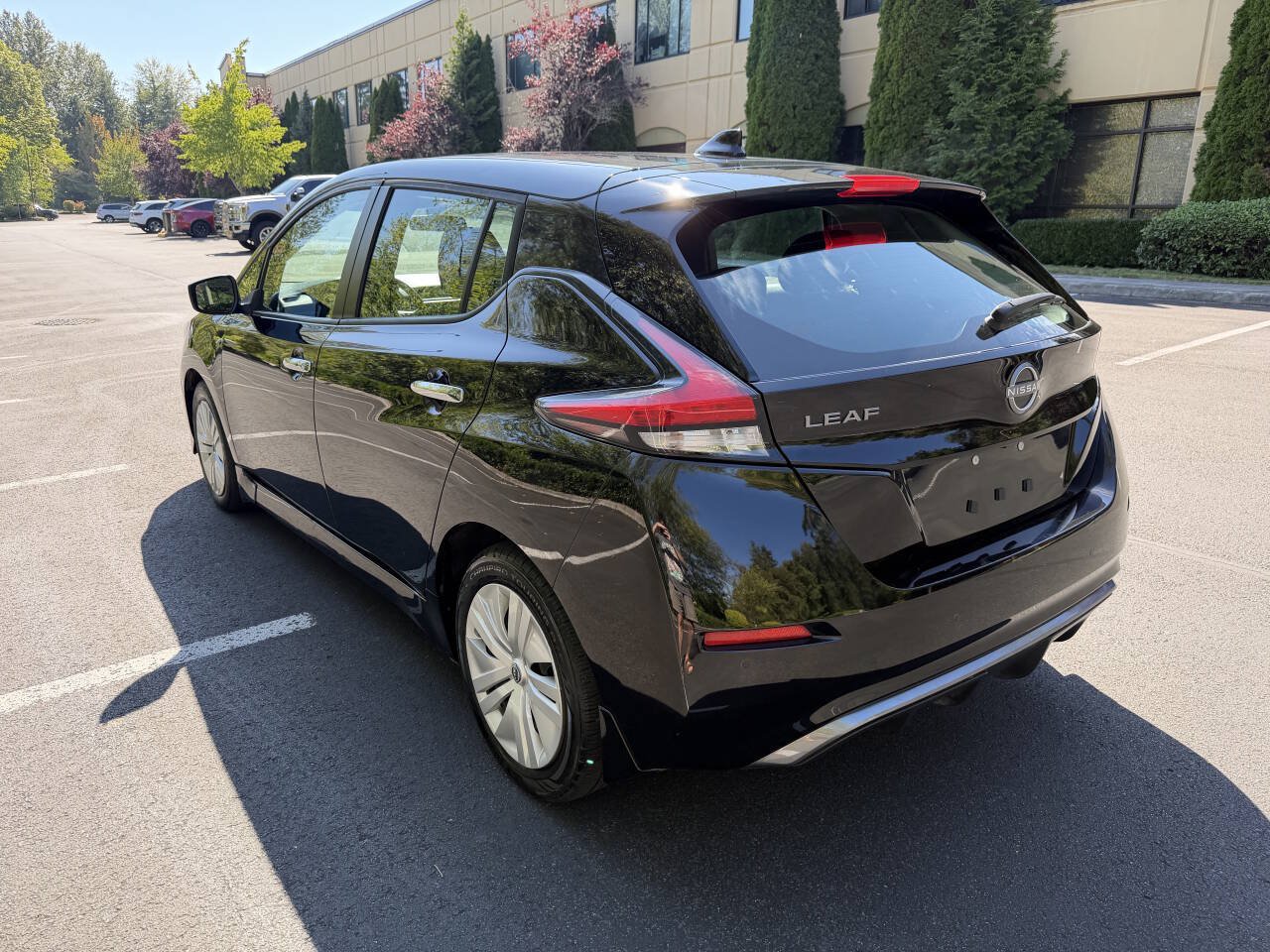 Used 2023 Nissan Leaf S FWD image 8