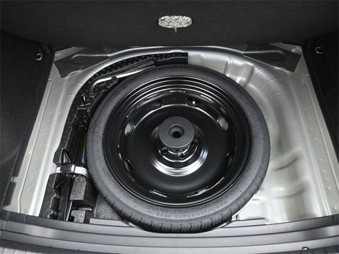 Used 2025 Volkswagen Taos SE w/ Panoramic Sunroof Package image 29