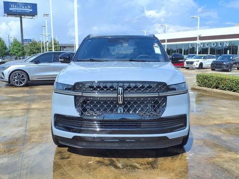 New 2025 Lincoln Navigator Reserve w/ Jet Appearance Package AWD/4WD image 13