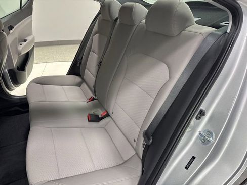 Used 2019 Hyundai Elantra SE FWD image 25