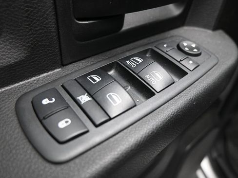 Used 2018 RAM 2500 Tradesman w/ Chrome Appearance Group AWD/4WD image 11