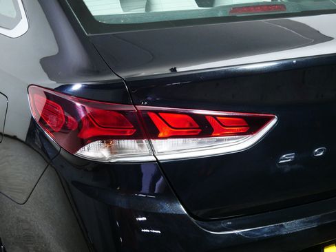 Used 2018 Hyundai Sonata SEL FWD image 17