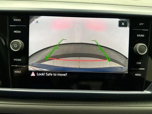 Used 2024 Volkswagen Taos SE FWD image 16